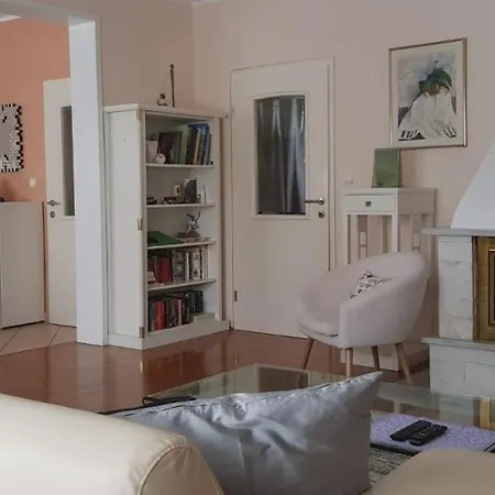 House Inside Ring Vila